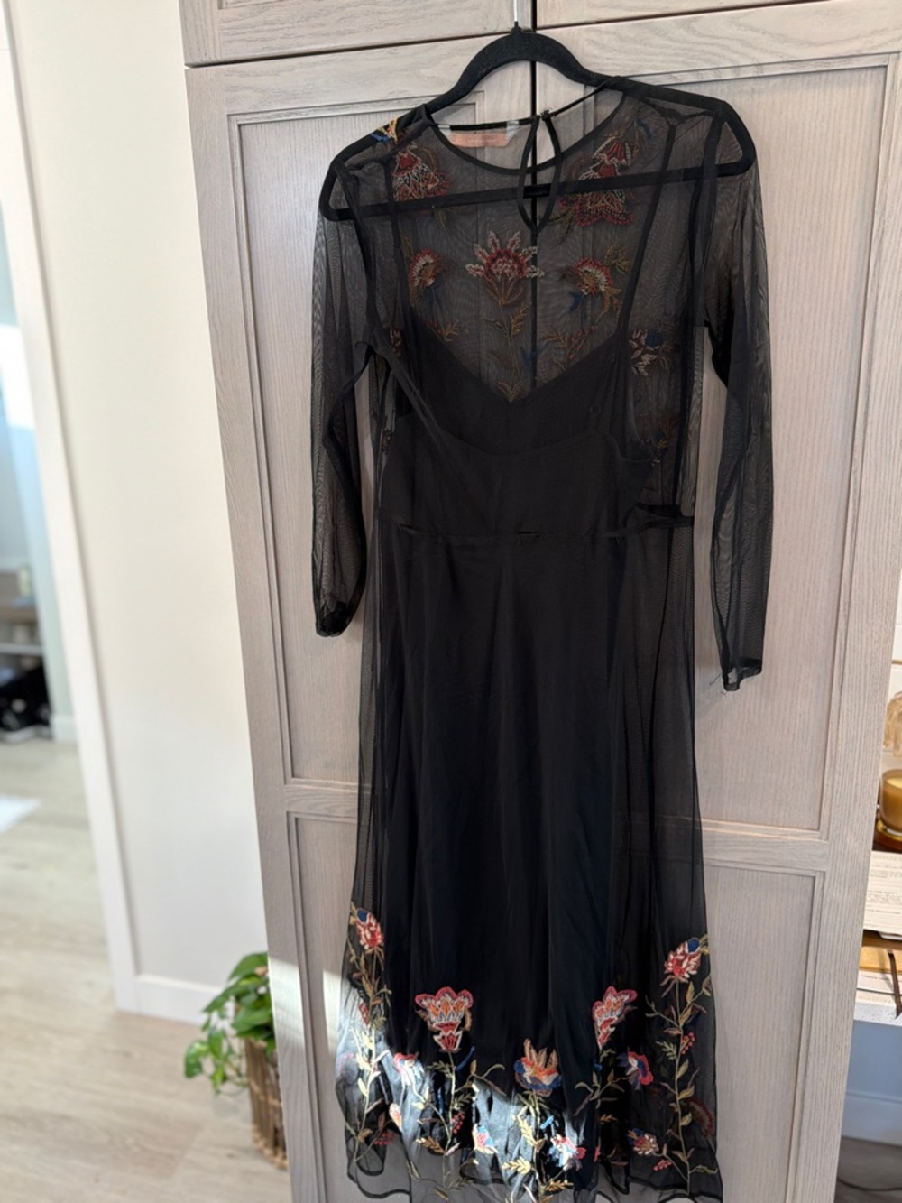 Elegant Black Mesh Midi Dress with Floral Embroidery - Picture 3 of 5